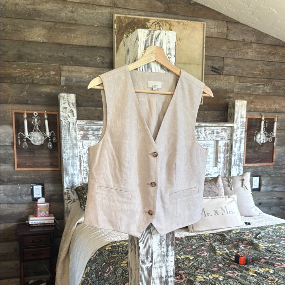 LOFT Taupe Textured Vest
